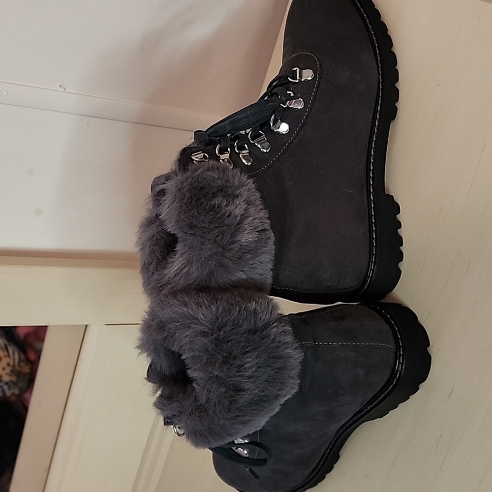 Kenneth Cole Gray Winter Boots with Fur Trim - Picture 2 of 8